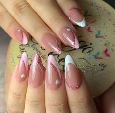 Short Almond Nails Summer, Almond Shape Summer Nails, Nails Simple Short, Flower Nails Short, Nails Summer Beach, Summer Flower Nails, Almond Nails Short, Summer Almond Nails, Summer Nails Simple