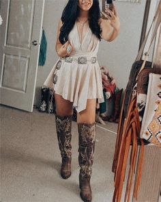 Plus Size Vaquera Outfit, Country Chic Outfits, Vaquera Outfit, Cowgirl Dresses, Western Wear Outfits, Looks Country, Nashville Outfits, Western Style Outfits, Rodeo Outfits