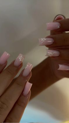 Acrylic Nails Aesthetic, Clean Girl Nails Square, Clean Girl Aesthetic Nails Square, Henna Nails, Glittery Nails, Modern Nails, White Acrylic Nails, Girly Acrylic Nails, Pretty Gel Nails