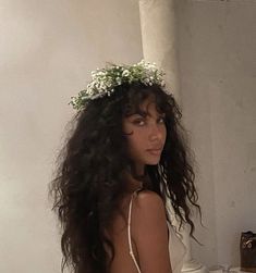 Amari And The Night Brothers Aesthetic, Ethereal People, Flowers In Her Hair, Aesthetic Hair, Pretty Face, Pretty Hairstyles, Flower Crown, A Flower, Hair Goals