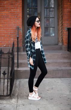 Le Happy Outfits, Style Doc Martens, Outfits Alt, Grunge Kawaii, Denim Ootd, Fashion 90s