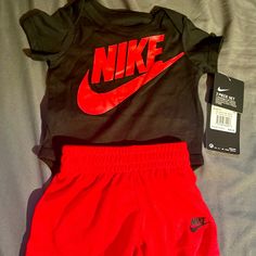 Nwt Nike Babyboy 2 Piece Onesie & Shorts Set Size 3 Months Toddler Nike Outfits, Nike Girl Outfits, Nike Romper, Nike Sweatsuit, Blue Tracksuit, Nike Set, Jogger Pants Outfit, Sweatsuit Set, Nikes Girl