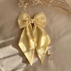 "Premium quality chiffon medium hair bow with pointed tail in pale yellow. This stylish hair bow is an ideal hair accessory for wearing to a special occasion or even everyday wear. 🎁It will also make a great \"gift for girl.\" They are handmade with love and care from  high quality fabric in our studio in England. 📍Available in different attachments: ✅Barrette  ✅Comb Slide ✅Alligator Clip 📍If you need this in a different attachment that isn't listed, please feel free to message me.  📏Bow mea She Wore A Yellow Ribbon, Yellow Bow Aesthetic, Vtuber Aesthetic, Yellow Hair Bow, Yellow Hair Accessories, Bow Light, Tail Hair, Rapunzel Hair, Yellow Bow