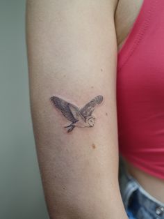 Flying Owl Tattoo, Night Owl Tattoo, Tiny Owl Tattoo, Barn Owl Tattoo, Grace Tattoos, Madrid Tattoo, Harry Potter Tattoo, Discreet Tattoos, Owl Tattoo