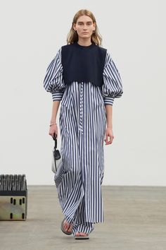 Tokyo Spring, Spring 2022 Fashion, 2022 Fashion Show, 2022 Fashion, Vogue Russia, Fashion Show Collection, Pleated Dress, Look Fashion, Modest Fashion