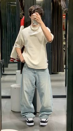 Vans Outfit Aesthetic Men, Boys Clothes Aesthetic, Outfit Inspo Men Streetwear, Hypebeast Outfit Men, Outfits Aesthetic Hombre, Aesthetic Poses Men, Boys Outfits Aesthetic, Vans Outfit Men, Boy Outfits Aesthetic