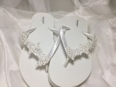 Bridal flip flops are wrapped with white satin ribbon and the straps are decorated with a white beaded  bridal trim. Ribbon color is white if you are needing other colors of ribbon or decoration please contact me and will be happy to accommodate you! All flip flops are handmade to order and the production time is 5-7 business days and then please allow additional time for shipping.  Also available in children size. Amazing for beach, weddings, flower girl or a fancy event, you choose! Please cho Bridal Beach Sandals, Pretty Flip Flops, Flip Flops Wedding, Bridesmaid Flip Flops, White Bridal Flowers, Bridal Flip Flops, Beach Wedding Sandals, Bridal Trim, Wedding Flip Flops