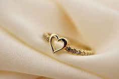 14K SOLID GOLD Heart Shaped Stone Ring, Real Gold - Delicate Ring With Zirconia Stone, Gift For Her  This solid gold dainty ring is made entirely from 14k solid gold. * Jewelry is packaged and shipped in a delicate jewelry gift box. * If you are purchasing it as a gift, please feel free to add a personal note. Anniversary, Gift For Wife, Christmas Gift Gold Kt: 14K solid gold * Available Gold Color:  * Guaranteed Authentic 14k Gold, NOT Plated Or Filled * Stamp: 14K gold heart ring Gold Dainty Ring, Cute Promise Rings, Dainty Diamond Ring, Preppy Jewelry, Gold Heart Ring, Wife Christmas, Valentine Gifts For Girlfriend, Diamond Heart Ring, Zierlicher Ring