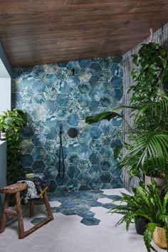 Ca' Pietra x Clarissa Hulse kitchen Tropical Tile Bathroom, Ca Pietra Tiles, Baie Vintage, Shower Area, Drawing Room Decor, Deco Studio, Bad Inspiration