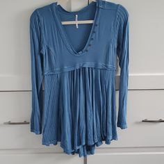 Free People Blue Tunic Never Worn Tags Not Attached. This Tunic Is So Comfortable And Looks Really Cute With Jeans Or Leggings. Blue Bohemian Tops For Loungewear, Bohemian Blue Tops For Loungewear, Bohemian Blue Top For Loungewear, Free People Tops, Tunic Tops, Free People, Color Blue, Womens Tops, Leggings