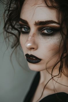 Witch Looks Makeup, Witch Eye Makeup Looks, Black Witch Eye Makeup, Smokey Witch Makeup, Dark Glam Eye Makeup, Witchy Makeup Halloween Easy, Viking Style Makeup, Emo Makeup Halloween, Witchy Photoshoot Makeup