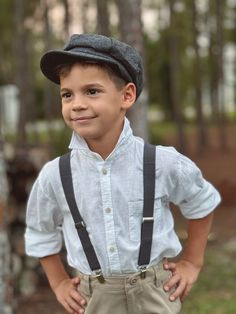 Elevate your style with our handcrafted newsboy Gray hat &  suspenders-ideal for wedding , parties , birthdays and proms. They make a distinguished choice for groomsmen and ring bearers, adding sophisticated touch to any special event . When making a purchase, you can choose from the following options : -Hat only -Hat + Suspenders  - Suspenders only  We Will not accept any  returns based upon color discrepancies - Please contact for FREE color samples .  If you are not sure about size - PLEASE s Gray Braces, Boho Wedding Groomsmen, Grey Suspenders, Grey Bow Tie, Ivy Hat, Gray Hat, Outfit Boho, Baker Boy Cap, Bearer Outfit