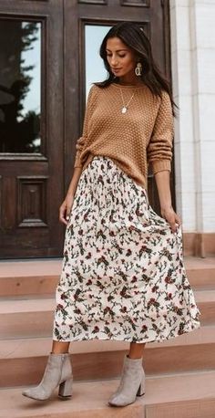 Midi Skirt Outfit Spring, Church Outfit For Teens, Church Outfit Casual, Skirt And Sweater, Spring Skirt Outfits, Midi Skirt Outfit, Floral Midi Skirt