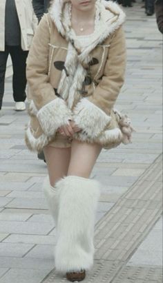 Winter Footwear, School Homework, 일본 패션, Versatile Shoes, Gyaru Fashion, 2000s Fashion Outfits, Winter Fits, Midi Skirts, Mode Inspo