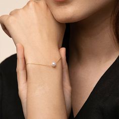 Are you a minimalist who loves dainty and simplistic designs? Then we have a bracelet that is just the right one for you. The Abby Single Pearl Bracelet is just what its name implies. The design features a big shiny pearl as the centerpiece. This single adornment is all the bracelet needs to deliver a powerful and highly elegant impact for you. - Rhodium and Gold plating over Sterling Silver- 1 Swarovski pearl, 6mm in diameter- Adjustable length of 5.5" to 6.5"- Available in Yellow Gold, White G Single Pearl Bracelet, Simplistic Jewelry, Pearl Bracelet Jewelry, Single Pearl, Bridesmaid Pearls, Wrist Wear, Gold Bracelet For Women, Simplistic Design, Handmade Wire Jewelry