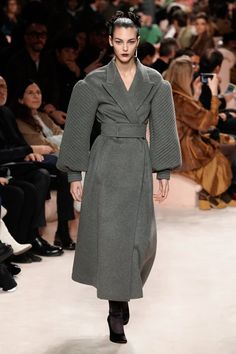 Fendi Fall 2020 Ready-to-Wear Photos Vittoria Ceretti Runway, Fendi 2020, Runway Fashion 2020, Vittoria Ceretti, Feminine Wardrobe, Vogue Uk, Runway Models