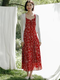 This is a comfortable and feminine dress by LANGSON that is made out of high quality polyester and nylon blend fabric. With design detail of sleeveless design and unique flower pattern overall, it gives a trendy and modern mood. - Sleeveless design- Unique flower pattern print overall- Feminine and modern mood Casual Sleeveless Midi Chiffon Dress, Red Sleeveless Dress For Summer Garden Party, Red Floral Dress For Garden Party, Feminine Sleeveless Floral Dress, Feminine Sleeveless Floral Dress For Casual Occasions, Flowy Sleeveless Dress With Spaghetti Straps And Floral Print, Flowy Spaghetti Strap Sleeveless Dress With Floral Print, Casual Floral Print Sleeveless Dress, Red Sundress For Spring Garden Party