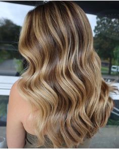 Honey Blond Balayage On Brown Hair Curly, Brown Hair With Blonde Highlights And Layers, Gold Highlights On Brown Hair, Brown And Blonde Balayage, I'm Complicated, Light Ash Blonde Hair Color, Ash Blonde Hair Color Ideas, Teasy Lights, Ash Blonde Hair Color