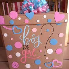 a brown box with pink, blue and white polka dots on it that says booy be girl