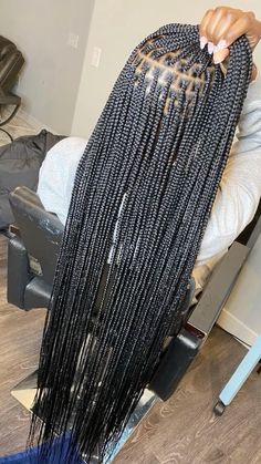 Small Knotless Braids Diagram, Small Peak A Boo Knotless Braids, Small Single Twist Braids, Long Knotless Peekaboo Braids, Long Single Braids For Black Women, Knotless Box Braids Full Head, Super Long Knotless Braids, Small Medium Box Braids Long, All Black Knotless Braids