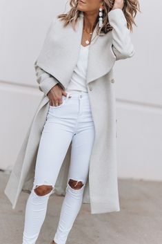 AN AFFORDABLE WRAP COAT TO BUY THIS FALL | Cella Jane Wrap Coat Outfit, Pre Fall Outfits, Work From Home Outfit, Look Adidas, Estilo Indie, Skandinavian Fashion, Women Fashion Edgy, Winter Mode