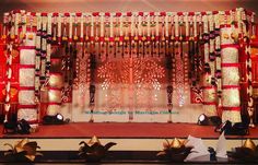 South Indian Wedding Stage, South Indian Wedding Stage Decoration, Indian Wedding Stage Decoration, South Indian Wedding Decor, Garden Wedding Ceremony Decorations, Wedding Mandap Decor, Indian Wedding Deco, Shaadi Decor