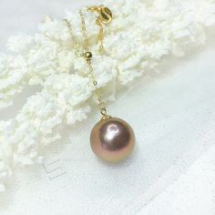 Genuine Kasumi pearl in rich and intriguing exotic color with strong metallic overtone, sized 12.5 mm, perfect round shape set in simple well-made 18KT solid yellow gold lariat chain. The surface of pearl is very clean, there is only one slightly growing mark on the back side, can not be shown by pictures. All pearls in shop are picked by hand to assure the high quality of luster and surface, it is a perfect gift for Anniversary, Birthday, Engagement, Wedding, Mother's day, Valentine's day or ju Round Tahitian Pearl Jewelry With High Luster, Tahitian Pearl Jewelry With High Luster, Gold Tahitian Pearl Necklace, Elegant Gold Tahitian Pearl Jewelry, Elegant Lariat Necklace With Round Pendant, Elegant Lariat Necklace With Round Pendant As Gift, Elegant Gold Tahitian Pearl Necklaces, Elegant Gold Tahitian Pearl Necklace, Pearl Necklace With Adjustable Chain