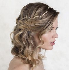 Simple Wedding Hairstyles, Penteado Cabelo Curto, Bridesmaid Hairstyles, Bridal Headpiece, Trending Hairstyles, Box Braids Hairstyles, Homecoming Hairstyles, Bridal Headpieces, Bridesmaid Hair