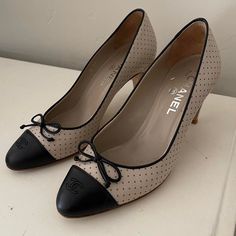 Super Rare, Adorable Chanel Heels Bought From The Real Real Last Year Never Worn, Too Small For Me Open To Offers Need Gone Asap Bought Second Hand Size 37.5 Super Cute Blush Color With Polka Dots Interlocking Cc On Heel With Bow Detail So Sad To Let These Go Good Condition, Just Dirty On The Bottom Vintage Chanel Outfit, Heel With Bow, Chanel Shoes Heels, Chanel Cream, Chanel Pumps, Cute Blush, Chanel Heels, Coco Chanel Fashion, Fantastic Shoes