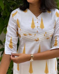 comment ‘YAAL’ to know price E- 1153 cotton kurti with yoke detailing with elbow sleeves (with lining) Sizes: XS to XL Mild soap handwash and steam ironing is recommended Dm for orders and price Colour may slightly vary due to lighting Model Size -Xs [kurti, festive, maxi, co ord, kurta sets, regular wear, casual wear, office wear, style, marriage] #kurti#casulakurti#dailywearkurti#smallbusiness#officewearkurti#officewearstyle#kurtisofeyal#festivekurtis#kurtidesign#kurtis #kurticollect... Kurti Neck Line Design, V Neck Kurti Designs Latest Cotton, Hand Sleeves Design For Kurti, Latest Kurta Designs Women Classy, Necklines For Kurtis, Top New Design