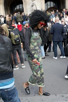 The 10 Street Style Trends Everyone Wore in 2015 - Gucci Fur Slides Camo Overalls Outfit, Camo Overalls, Fashion Everyday, Overalls Outfit, 2015 Trends, Street Style Trends, Fashion Editor