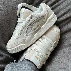 Best Sneaker, Sneakers 2000s, Aesthetic Shoes Sneakers Adidas, Y2k Sneakers Aesthetic, Nike Boots, Shoe Wishlist