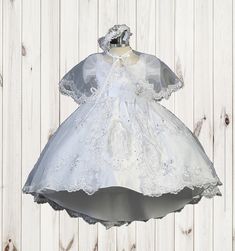 Baptism Dress with silver stitching of virgin Mary.includes  detachable cape and headband, this beautiful dress has a tale with beautiful bow detail.   If you need any help with Dress size or measurements don't hesitate to message me. Dress has a corset style sides to the dress, sides adjust for best fit. 2388 Bautizo Dress, Detachable Cape, Christening Gown, Baptism Dress, Corset Style, Virgin Mary, Bow Detail