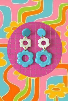 Polymer earrings entirely modeled by hand. They are resinated on both sides for a perfect shine. Each 🌸EmmaFlower🌸 model is unique and you won't find them on everyone's ears. This model is inspired by 60s and 70s wallpapers. They are therefore unique! 🌼 They are ideal for fans of the 60's and 70's. You will have a unique look with this model! They are made for pierced ears. Colors may be very slightly different from the photo. Colors: Sky blue and white Dimensions: Length : Width    : 70s Earrings, Polymer Earrings, Retro 60s, Vintage Style Jewellery, 70s Style, Dangling Earrings, 70s Fashion, Style Jewelry, Pierced Ears