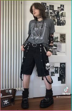 Nonbinary Alternative Fashion, Mid Sized Aesthetic, Gothic Shorts Outfit, Gender Neutral Gothic Outfits, Oversized Alt Outfits, Gender Neutral Alt Fashion, Punk Clothing Aesthetic, Punk Style Outfits Grunge, Alternative Summer Outfits Men