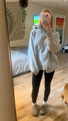 Gray Hoodie Outfit, Clog Outfits, Women Birkenstock, Nike Hoodie Outfit, Hoodie And Leggings Outfit, Birkenstock Boston Outfit, Clog Outfit, Clogs Birkenstock, Boston Outfits