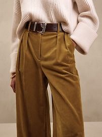 Outfits For Neutral Undertones, Corduroy Outfits Womens, Corduroy Wide Leg Pants Outfit, Business Professional Outfits Winter, Smart Casual Work Outfit Winter, Creative Professional Outfit, Italian Style Fashion Women, Parisian Style Women