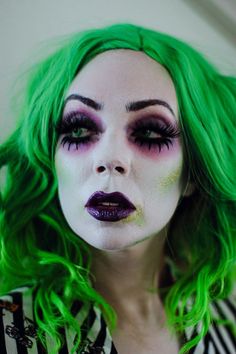 Beetlejuice Family Costume Halloween, Lady Beetlejuice, Beetlejuice Wig, Beetlejuice Cosplay, Beetlejuice Halloween Costume, Beetlejuice Makeup, Inexpensive Makeup, Halloween Makeup Look, Beetlejuice Costume