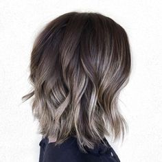 Ash Brown Highlights For Dark Brown Bob Grey Brown Hair, Highlights Hairstyles, Trendy We Fryzurach, Messy Bob Hairstyles, Grey Highlights, Ash Blonde Highlights