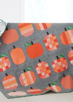 Pumpkins Pumpkin Quilt Pattern, Pumpkin Quilt, Fall Throw Pillow, Pillow Quilt, Halloween Quilt Patterns, Halloween Sewing Projects, Fall Quilt Patterns, Cluck Cluck Sew, Dresden Quilt