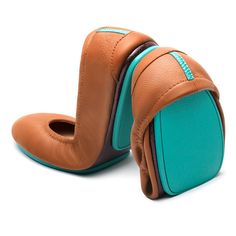 Go beyond basic in Chestnut Tieks. Their rich brown hue adds understated elegance to any look and will carry you seamlessly from season to season. These designer women's ballet flats are crafted with soft Italian leather and come complete with non-skid rubber soles and non-elasticized, cushioned backs for comfort and support. Tieks Ballet Flats, Brown Ballet Flats, Tieks Shoes, Ballerina Shoes Flats, Timeless Wardrobe Staples, Brown Flats, Womens Ballet Flats, Leather Ballet Flats, Ballerina Flats