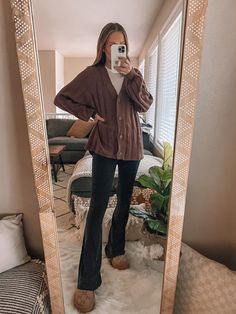 Leggings And Cardigan Outfit, Cardigan Leggings Outfit, Brown Leggings Outfit, Brown Cardigan Outfit, Leggings Work Outfit, Teacher Appropriate Outfits, Outfits With Flares, Chocolate Brown Cardigan, Flare Leggings Outfit