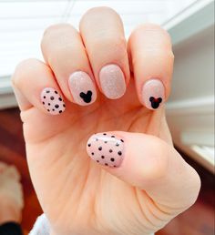 Minnie Mouse Nails For Kids, Disney Nails Minimalist, Disney Nails Neutral, Short Nails Disney, Mickey Nails Simple, Girl Nails Kids, Disney Nail Ideas Simple