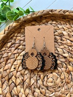 These cute turkey earrings hang at about 2.75 inches. They are backed with a glitter htv. These earrings are super lightweight and made with high quality vegan leather. They are handmade so no two pairs will be exactly the same. If you have any questions please feel free to ask and I would be happy to help🖤 Trendy Leopard Print Dangle Jewelry, Leopard Print Earrings For Pierced Ears As Gift, Leopard Print Earrings For Gift, Leopard Print Drop Earrings Gift, Trendy Leopard Print Dangle Earrings, Trendy Leopard Print Earrings As Gift, Adjustable Leopard Print Earrings For Gift, Turkey Earrings, Thanksgiving Earrings