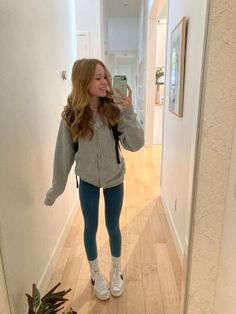 Outfit Ideas Basic White Girl, Leggings School Outfit, Cute Comfy Outfits For School, Simple School Outfits, Blue Leggings Outfit, Outfits For School Leggings, Basic White Girl Outfit, White Girl Outfits, Lululemon Outfit