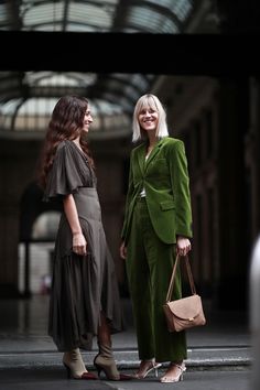 Attendees at Milan Fashion Week Spring 2019 - Street Fashion High Street Fashion, Business Dress, Milan Fashion Weeks, Street Style Trends, Spring Street Style, Fashion Tips For Women, Cool Street Fashion, Fashion Week Street Style, Street Style Looks