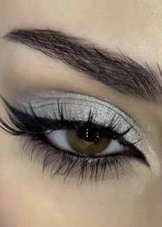 Concert Makeup, Glitter Makeup Looks, Silver Makeup, Silver Eyeshadow, Cat Eye Makeup, Ethereal Makeup, Makeup Looks Tutorial, Makeup Obsession