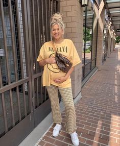 Oversized Tshirt Outfit Maternity, Maternity Outfits Street Styles, Pregnant Alternative Style, Trendy Maternity Outfits Spring, Pregnet Outfit, Hippie Maternity Outfits, Bre Sheppard Pregnant, Alt Pregnancy Outfits, Grunge Maternity Outfits