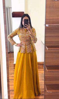 Dress For Haldi Function, Top With Sharara, Haldi Dress Ideas, Designer Crop Top, डिजाइनर कपड़े, Haldi Dress, Haldi Outfits, Haldi Outfit, Happy Dresses