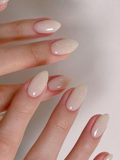 almond shaped milky white nails Money Nails, Subtle Nails, Neutral Nails, Manicure Y Pedicure